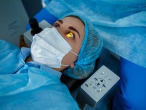 Laseroterapia oka. Kiedy jest konieczna?