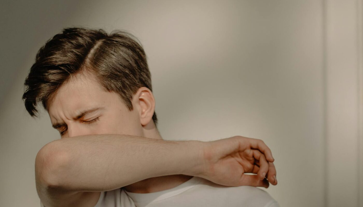 Mokry czy suchy kaszel? Jak prawidłowo rozróżnić rodzaj kaszlu i jak go efektywnie leczyć?