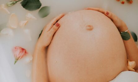 Co na zaparcia w ciąży? Bezpieczne i skuteczne sposoby dla przyszłych mam