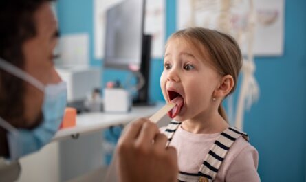 Kiedy konieczne jest usunięcie trzeciego migdała u dziecka? Wskazania i przebieg zabiegu