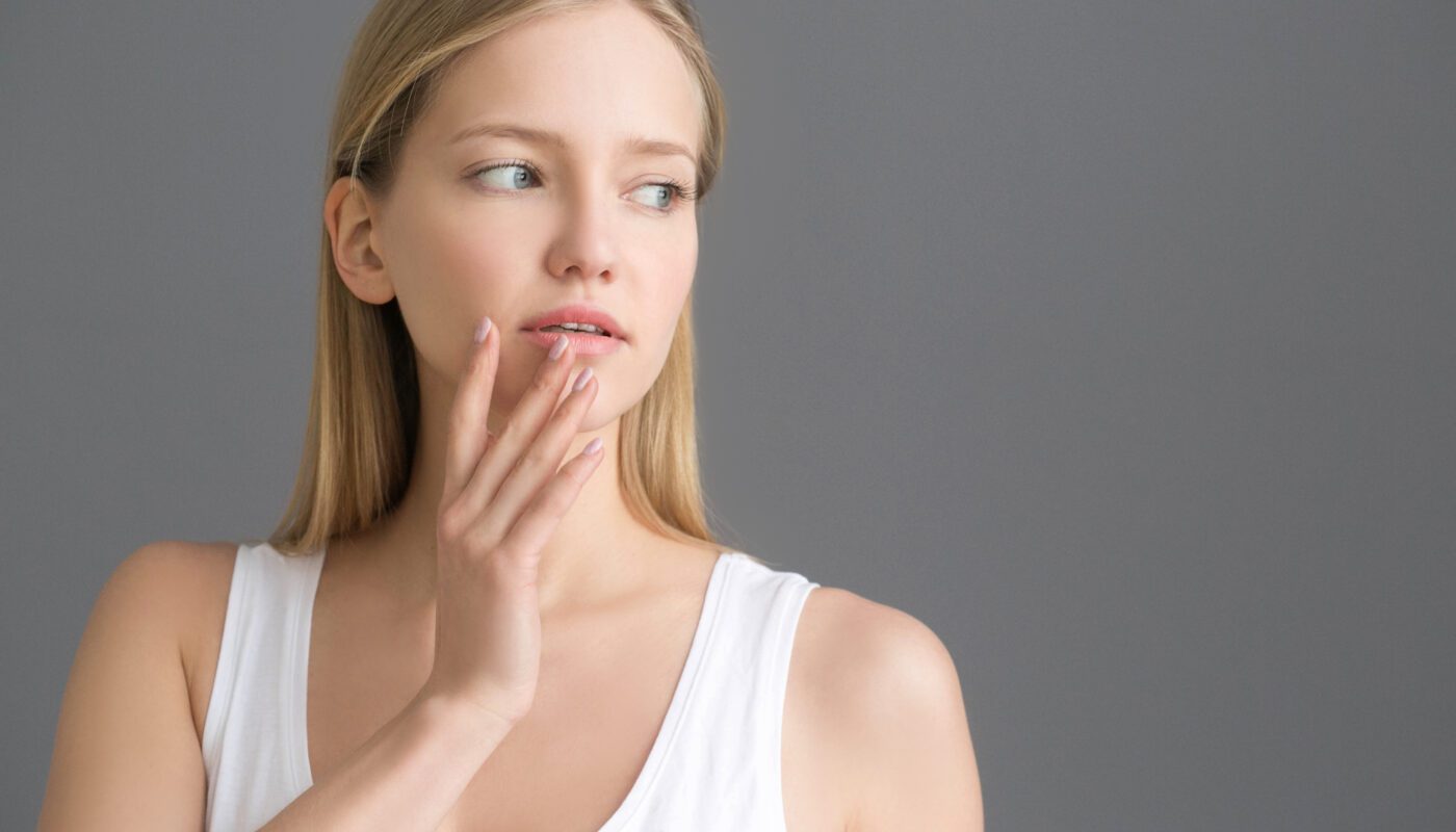 Czy masełko do ust może wspomóc nawilżenie po powiększaniu ust?