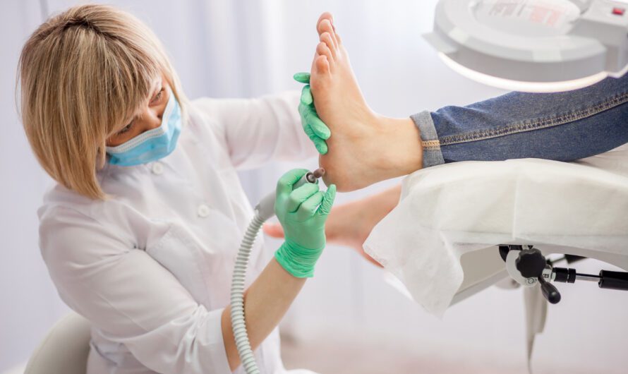 Przewodnik po zdrowych stopach – kiedy profilaktyka u podologa to klucz do komfortu?