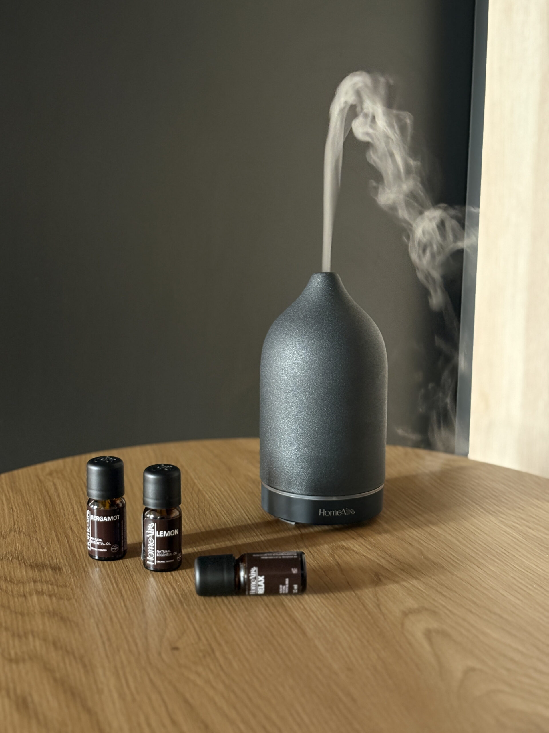 Masz problem z przebodźcowaniem? Zamień swój salon w strefę „silent luxury” za pomocą zapachu
