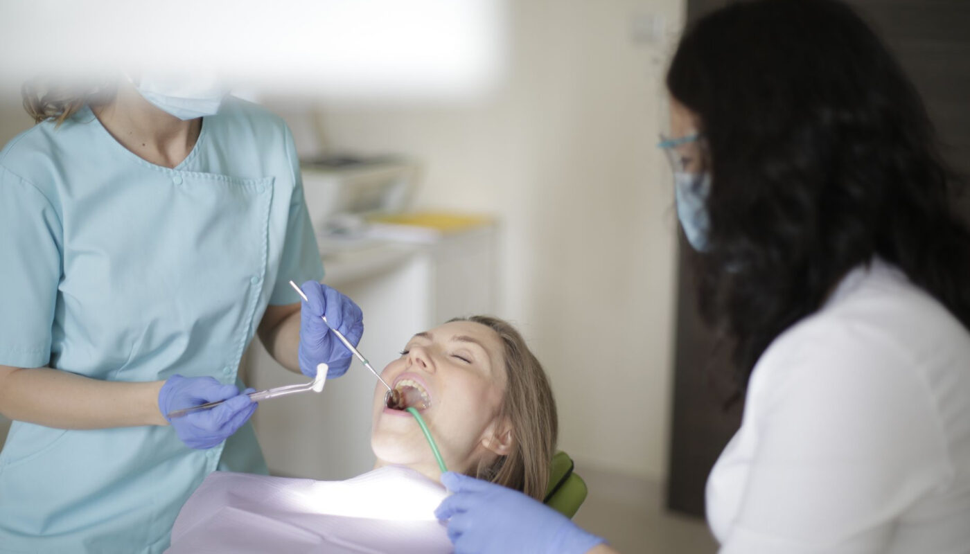 Dlaczego regularne wizyty u dentysty są tak ważne?